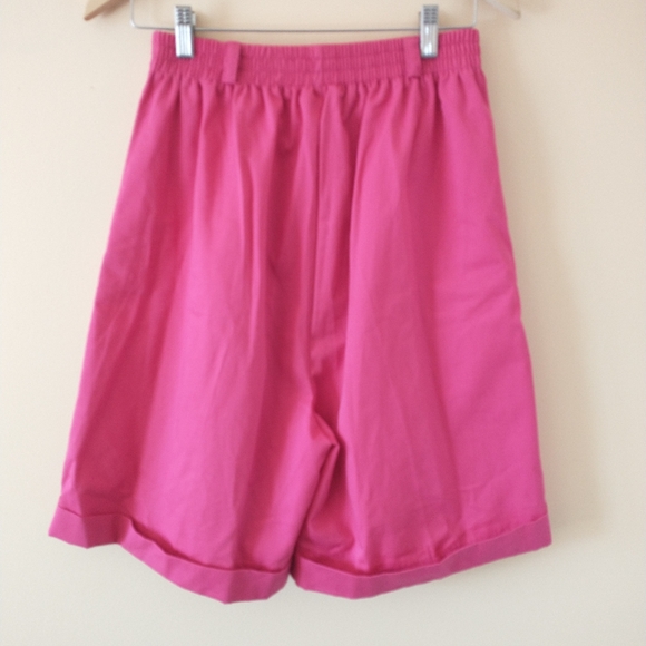 Vintage high waisted pleated shorts size medium - Picture 2 of 7